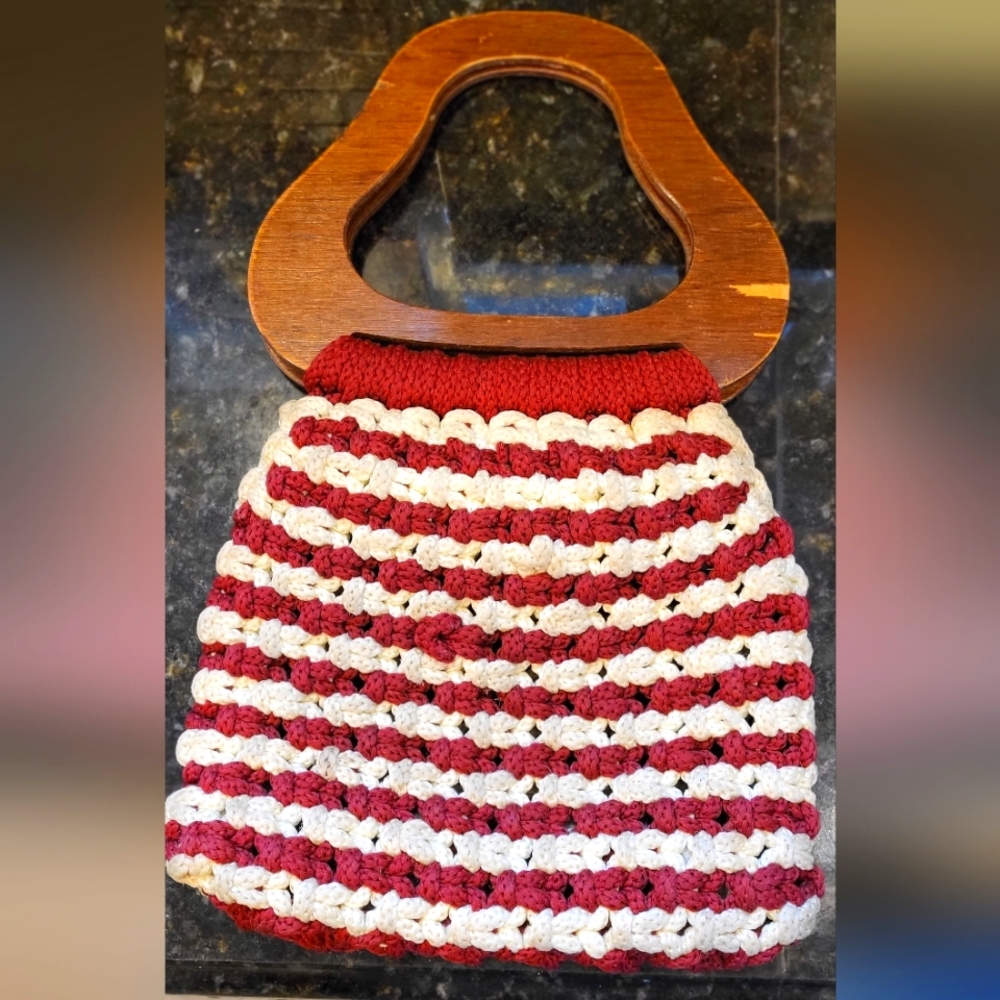 1960s Burgandy and White Advanced Macrame Rope Purse